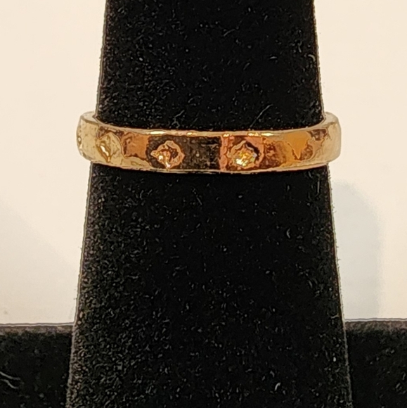 Gold costume ring - Picture 1 of 4